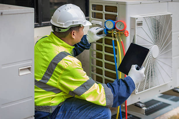 Professional Hvac technician working in River Rouge, MI